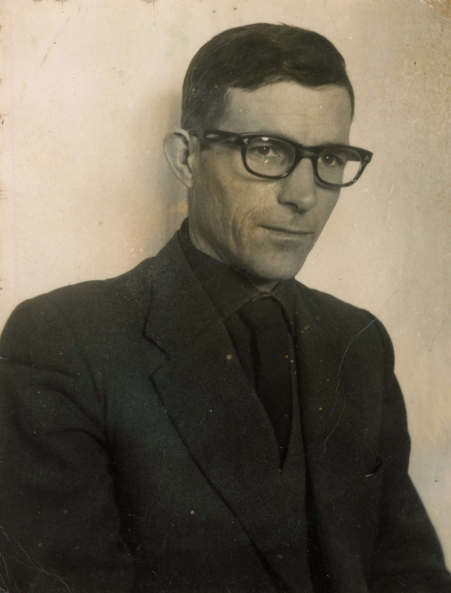 senhor antonio florencio em foto antiga de 1954 em santa-clara-a-velha , odemira, portugal