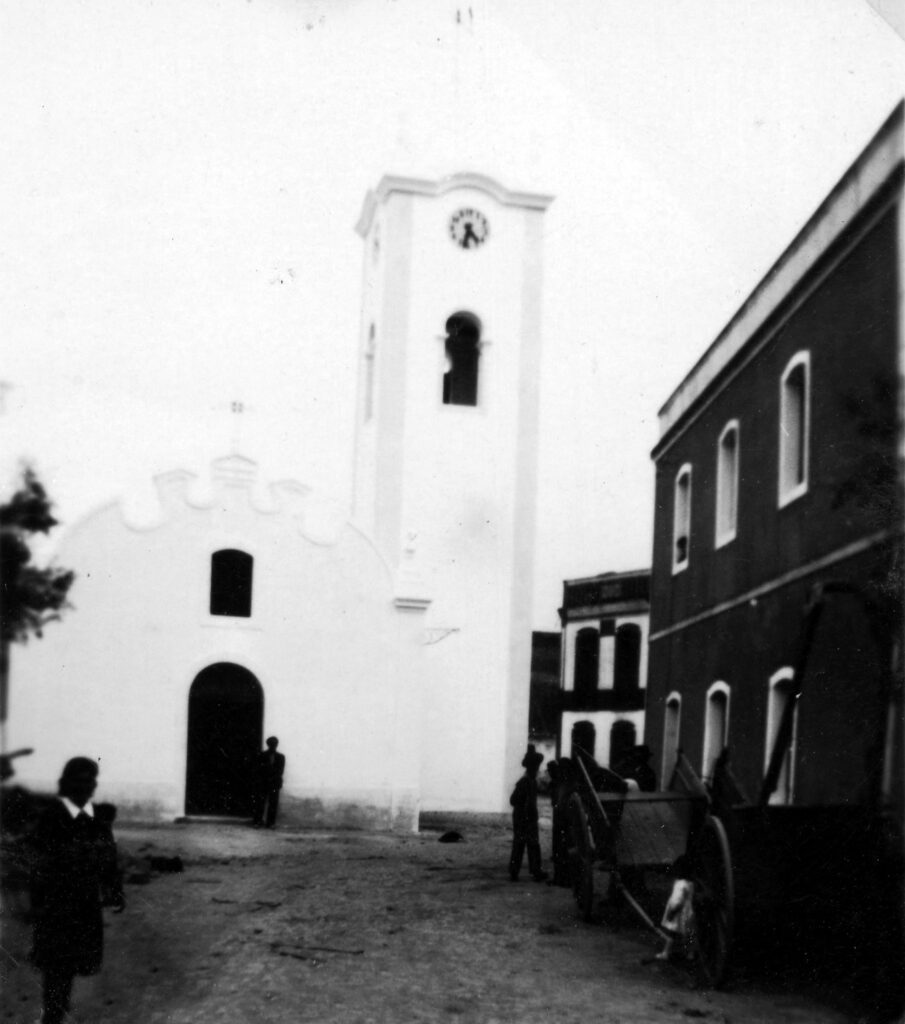 fachada da igreja da da aldeia de santa-clara-a-velha em 1950 concelho de odemira